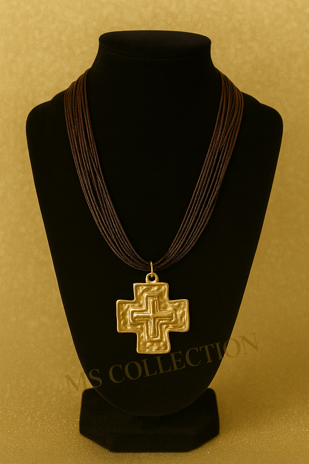Collar con Dijes Dorados y Cordón Múltiple Marrón y Beige
