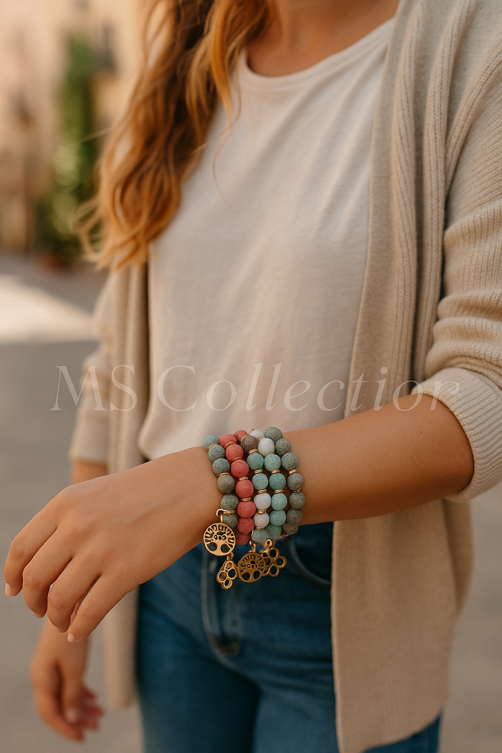 Pulsera de Piedra Volcánica con Dijes – Energía y Estilo ✨