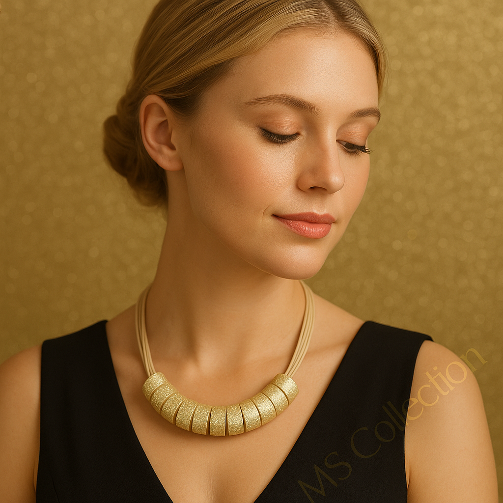 Collares Modernos con Anillos Dorados