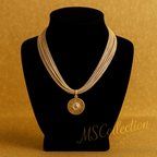 Collar con Dijes Dorados y Cordón Múltiple Marrón y Beige