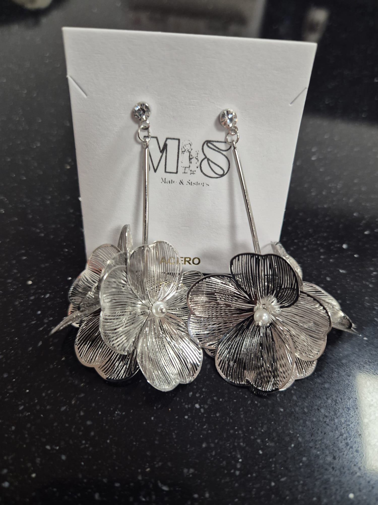 Pendientes de Acero Inoxidable Premium con Detalles Elegantes y Perla
